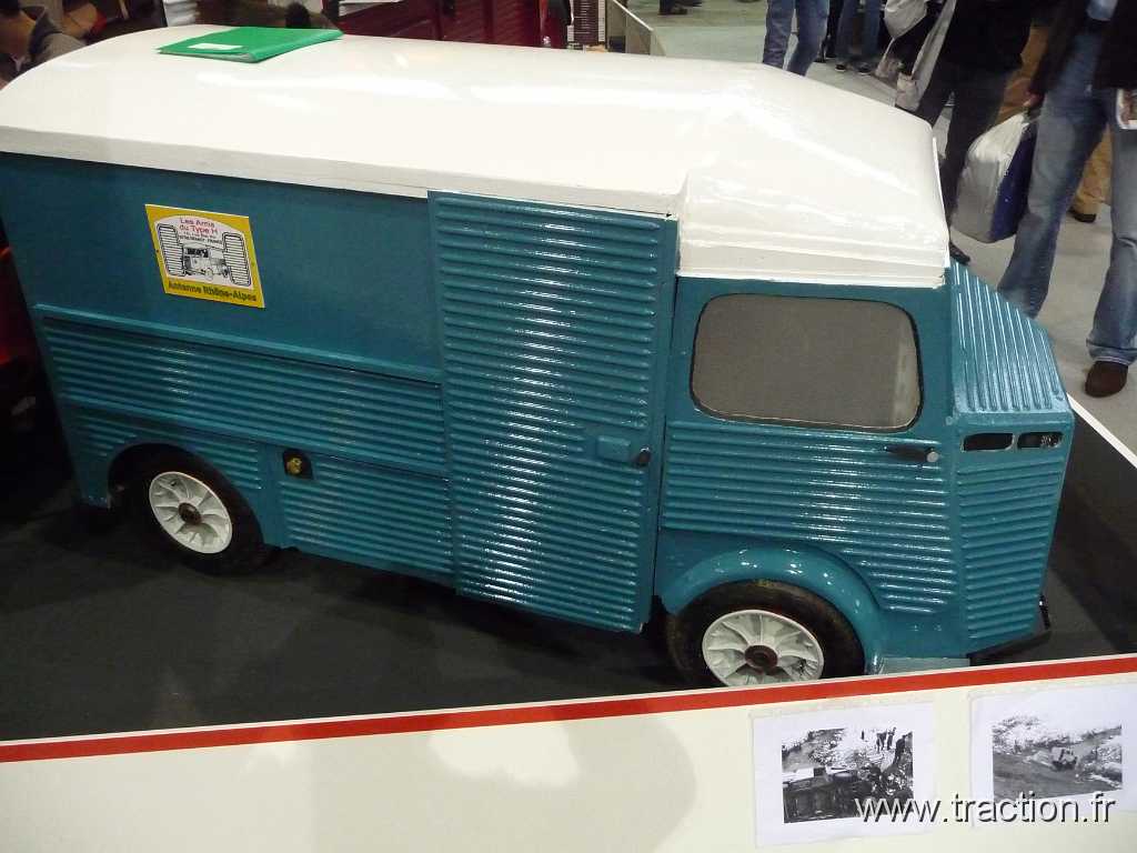 2011_epoquauto (176).jpg - 05/11/2011 - 69000 LYON - EPOQU'AUTO - 33ème Salon International Autos & Motos Anciennes - CITROEN Maquette de HY